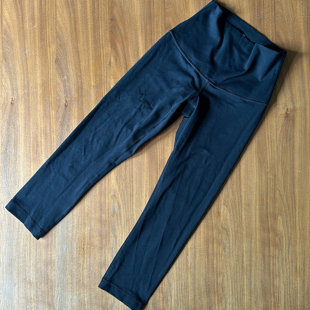 Lululemon Black Cropped Capris Leggings Size 0-2
